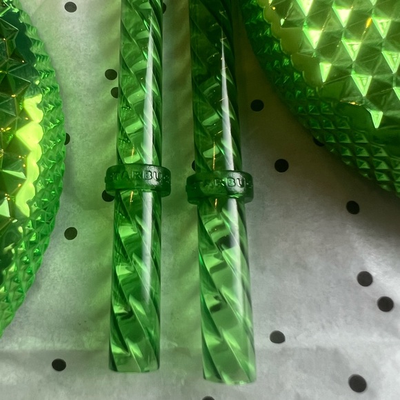Starbucks Limited Edition Metallic Green Studded Holiday 2023 24oz & 16oz - Picture 4 of 6
